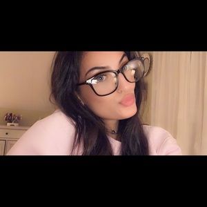 Meet your Posher, Izabella